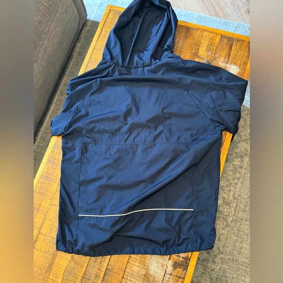 Michael Kors hooded pull-over windbreaker. - Picture 10 of 10